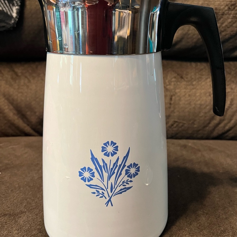 9 Cup Corningware Blend Cornflower Stovetop Percolator. In great condition